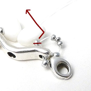 Bracelet Aélis avec intercalaire Bowtrio et perles en verre Paros par Puca : Etape 5