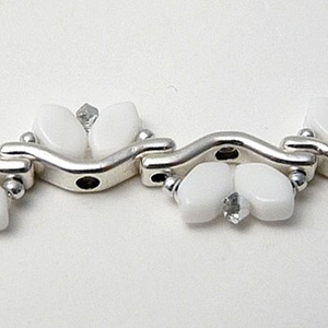 Bracelet Aélis avec intercalaire Bowtrio et perles en verre Paros par Puca : Etape 8