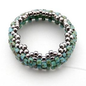 Etape 5 - Bracelet v&eacute;nus perles en verre Arcos et cabochon par Puca