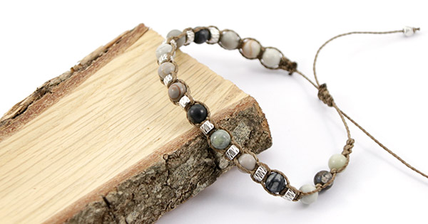 Schéma Bracelet macramé avec perles jaspe picasse et noeud coulissant