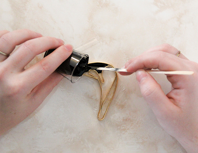 DIY Broche toucan en résine avec du fil d'aluminium plat : Etape 4