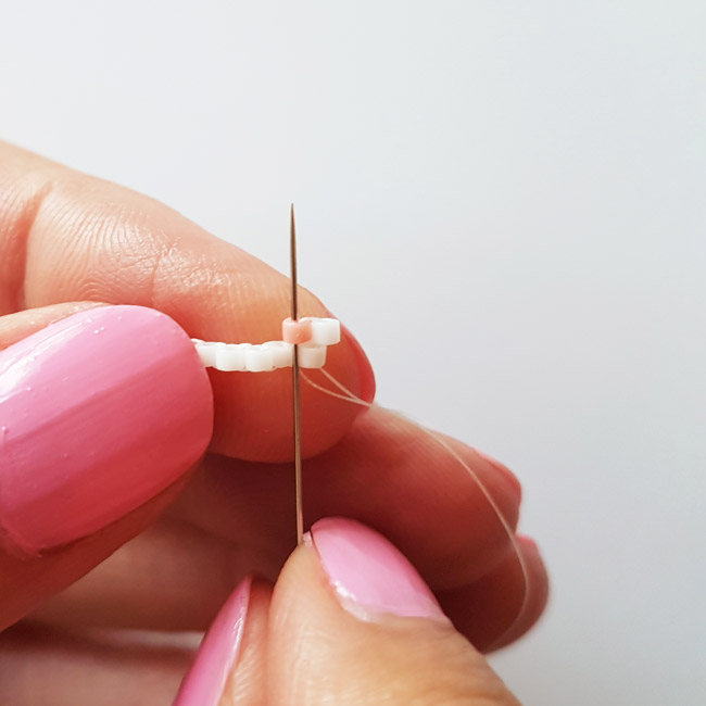 Broche Petite Chérie en tissage de perles brick stitch : Etape 5