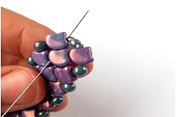 Bracelet DIY imitation serpent perles en verre Ginko et perles rocailles : Etape 16