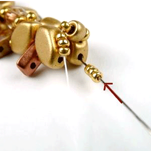 Collier Patty en perles en verre par Puca : Etape 11