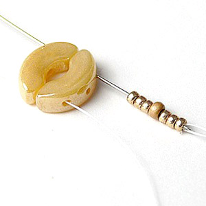 Collier Pepa avec perles en verre par Puca : Etape 1