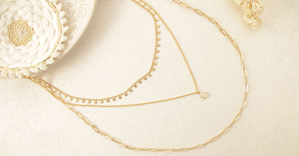 Tuto collier multi-rangs étoiles doré satiné et pendentif goutte Tuto collier multi-rangs étoiles doré satiné et pendentif goutte