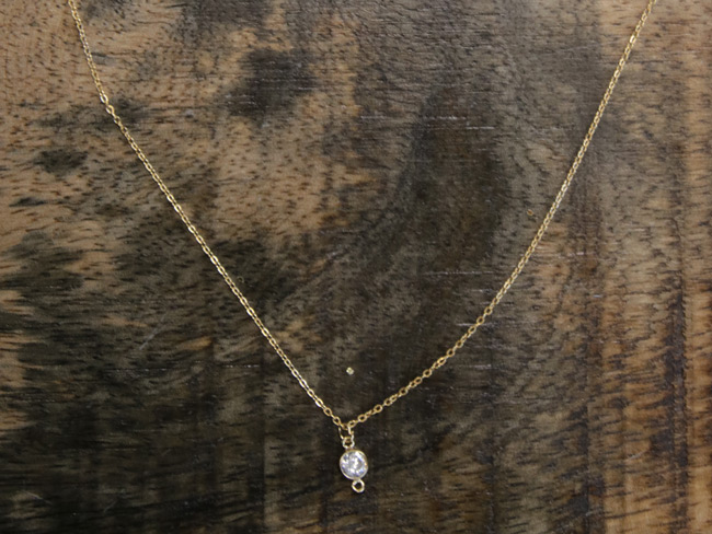 Collier multirang en gold filled (or laminé) et oxyde de zirconium : Etape 2