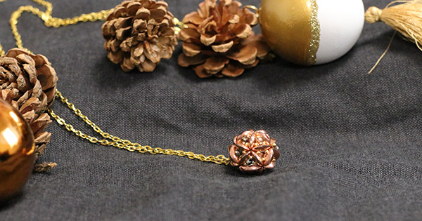 Schéma Pendentif avec perles de rocailles et boule avec des mobyduo