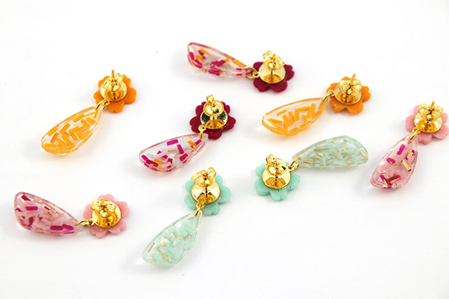 Boucles d'oreilles fleurs et gouttes mix de techniques résine et polymère : Etape 10 Boucles d'oreilles fleurs et gouttes mix de techniques résine et polymère : Etape 10