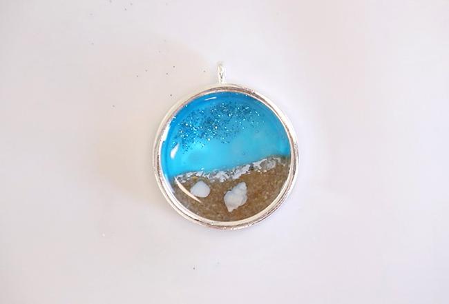 Pendentif en résine UV led paysage de bord de mer : Etape 9