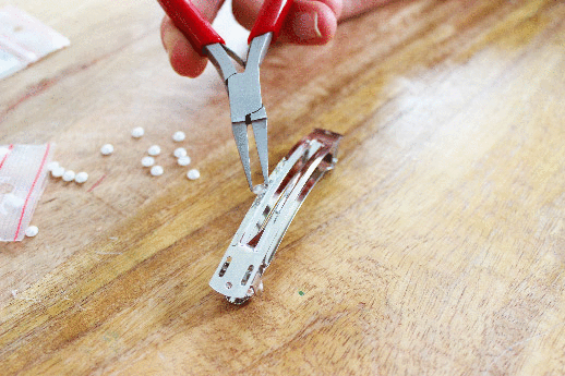 Barrettes DIY en perles nacre, strass et cabochons PureCrystal : Etape 3