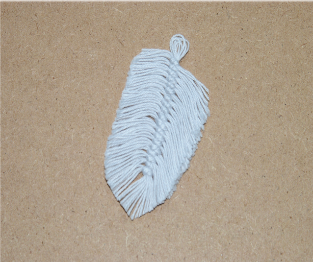 DIY Boucles d'oreilles plumes en macramé : Etape 4