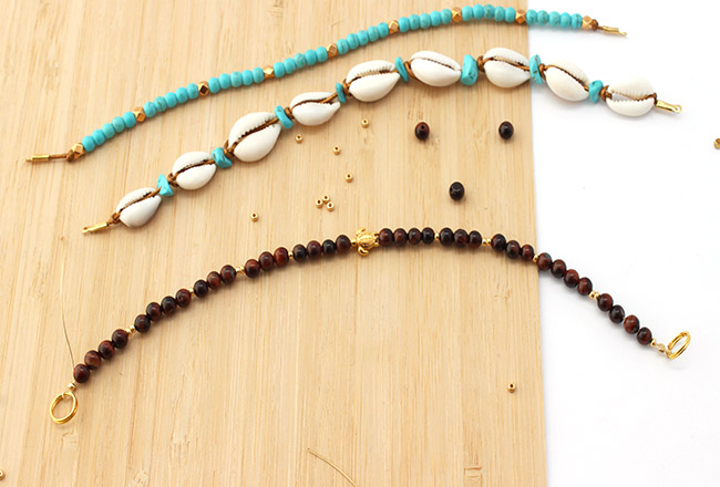 Chevillère multi-rangs perles gemmes et cauris : Etape 6