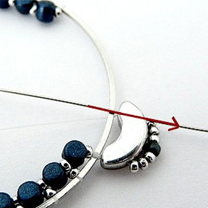 Pendentif Love-You en perles en verre par Puca : Etape 10