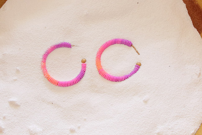 Créoles tie and dye Fimo néon : Etape 4 Créoles tie and dye Fimo néon : Etape 4