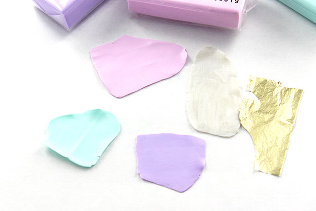 Boucles d'oreilles terrazzo sur pâte polymère translucide : Etape 2