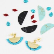 Cabochon triangle imitation Howlite teinté 8.5x8.5 mm Jet x5