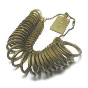 Baguier en plastique - tailles US|raw }}