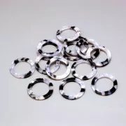 Pendentif anneau en acétate de cellulose 21 mm Ecaille de tortue Blanc/Noir x1