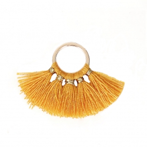 Petit pendentif éventail avec pompons imitation coton 20x29 mm Moutarde/doré x1