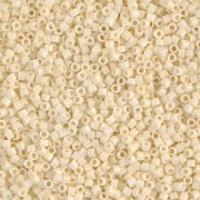 Miyuki Delica 11/0 DB0732 - Opaque Dark Cream paquet de 100g|raw }}