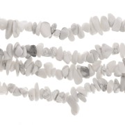 Perles chips 8 - 11 mm - Imitation Howlite x80cm