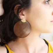 Pendentif rond en bois teinté marron foncé  59mm pour la création de bijoux DIY x1