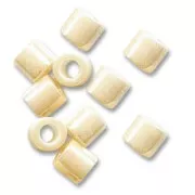 Toho Treasures 3,3 mm TO3TA123 - Opaque Luster Light Beige x8g