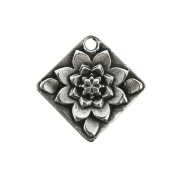 Pendentif losange fleur 21mm - Placage Argent fin vieilli x1