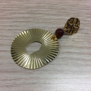 Pendentif irrégulier ajouré effet plissé en laiton 42x38 mm - Doré x1