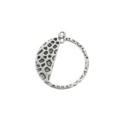 Pendentif rond martelé semi-ajouré 2 anneaux 24.5x22mm -Placage Argent fin vieilli
