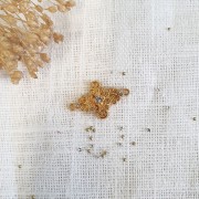 Intercalaire losange travaillé 2 anneaux motif fleuri 19x12 mm - Doré à l'or fin x1