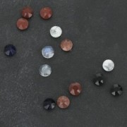 Cabochon rond facetté teintée 6 mm Agate Rouge x1