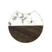 Pendentif disque découpé 34x36.5 mm résine imitation bois avec fragments argentés