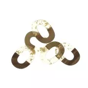 Pendentif ovale asymétrique 47x34.5 mm résine imitation bois avec fragments dorés