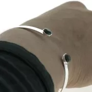 Bracelet serti en laiton 6x174 mm pour cabochon ovale fond plat 8x6mm - Argenté x1