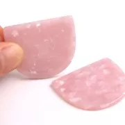 Pendentif demi-lune en acétate 29x34 mm - Ecaille de tortue Rose nacré x1