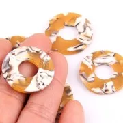 Pendentif rond évidé en acétate 26 mm Ecaille de tortue - Ocre - Blanc x1