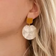 Pendentif rond découpé 35x36.5 mm Ecaille de tortue Blanc nacré x1