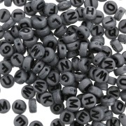 Assortiment de 200 perles plates lettres alphabet 7 mm - Gris foncé - Noir|raw }}