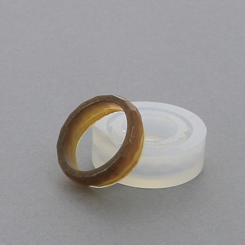 Moule silicone pour réaliser des bagues facettées en résine taille 52 x1