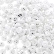 Assortiment de 200 perles plates lettres alphabet en relief 9.5 mm Blanc - Argenté