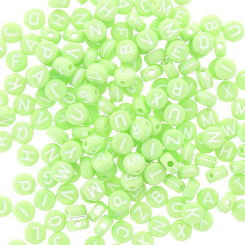 Assortiment de 200 perles plates lettres alphabet 7 mm - Vert clair - Blanc