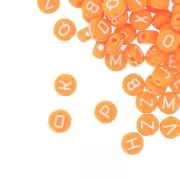 Assortiment de 200 perles plates - lettres alphabet 7 mm - Orange - Blanc