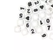 Assortiment de 100 perles chiffres et symboles cubes 7 mm - Blanc - Noir