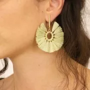 Pendentif éventail avec pompons en raphia 53 mm - Blanc - Doré x1