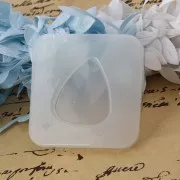 Moule silicone triangle arrondi pour réaliser des cabochons en résine x1