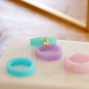 Élément en forme d'abeille à coller 7x8 mm - Doré à l'or fin x1