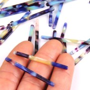 Pendentif barre 40x2.5 mm - Ecaille de tortue - Multi Bleu - Jaune x1