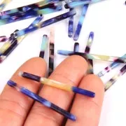 Pendentif barre 40x2.5 mm - Ecaille de tortue - Multi Bleu - Jaune x1